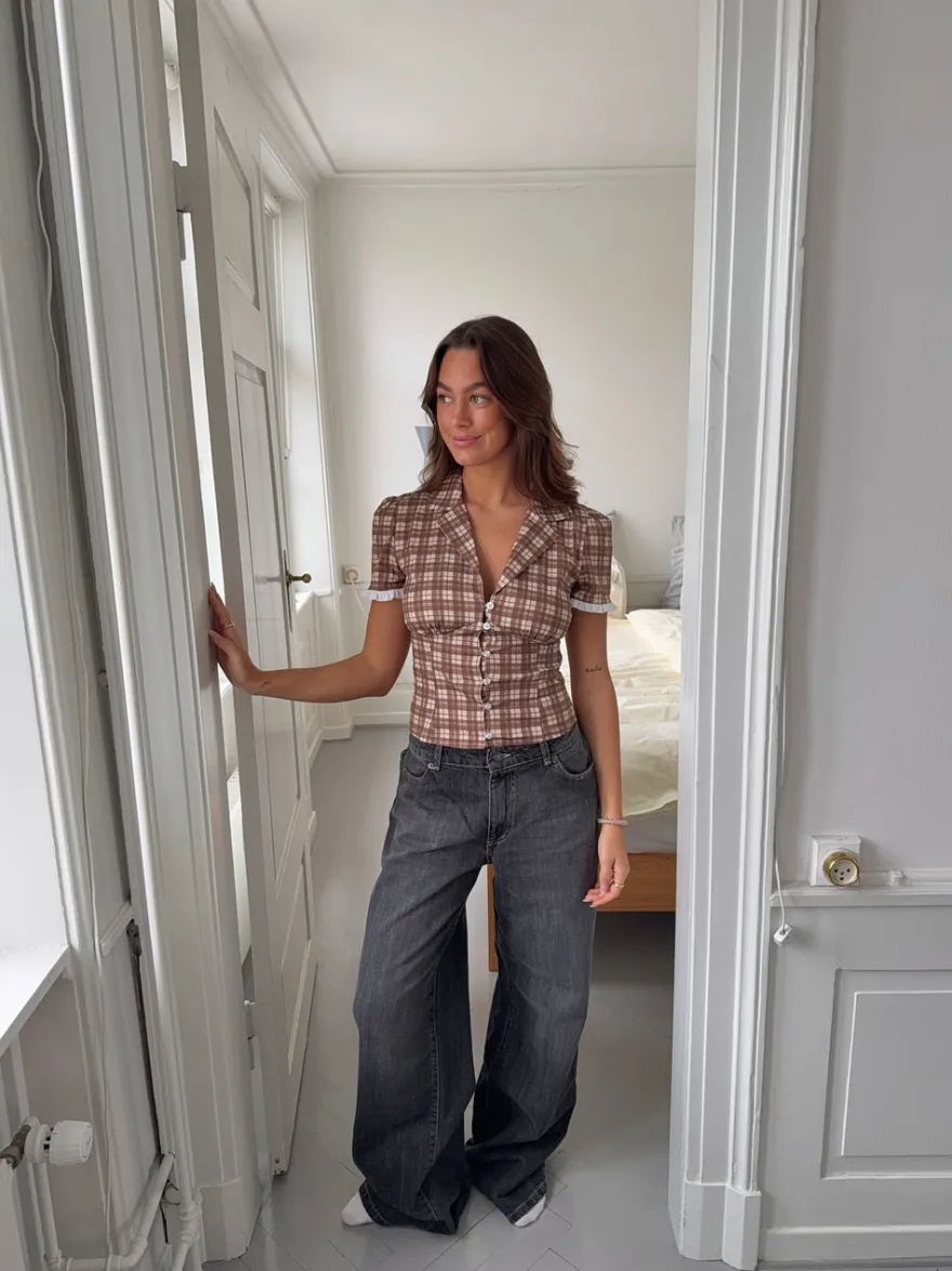 Design By Si Kassandra figursyet skjorte med tern - Brun/hvid