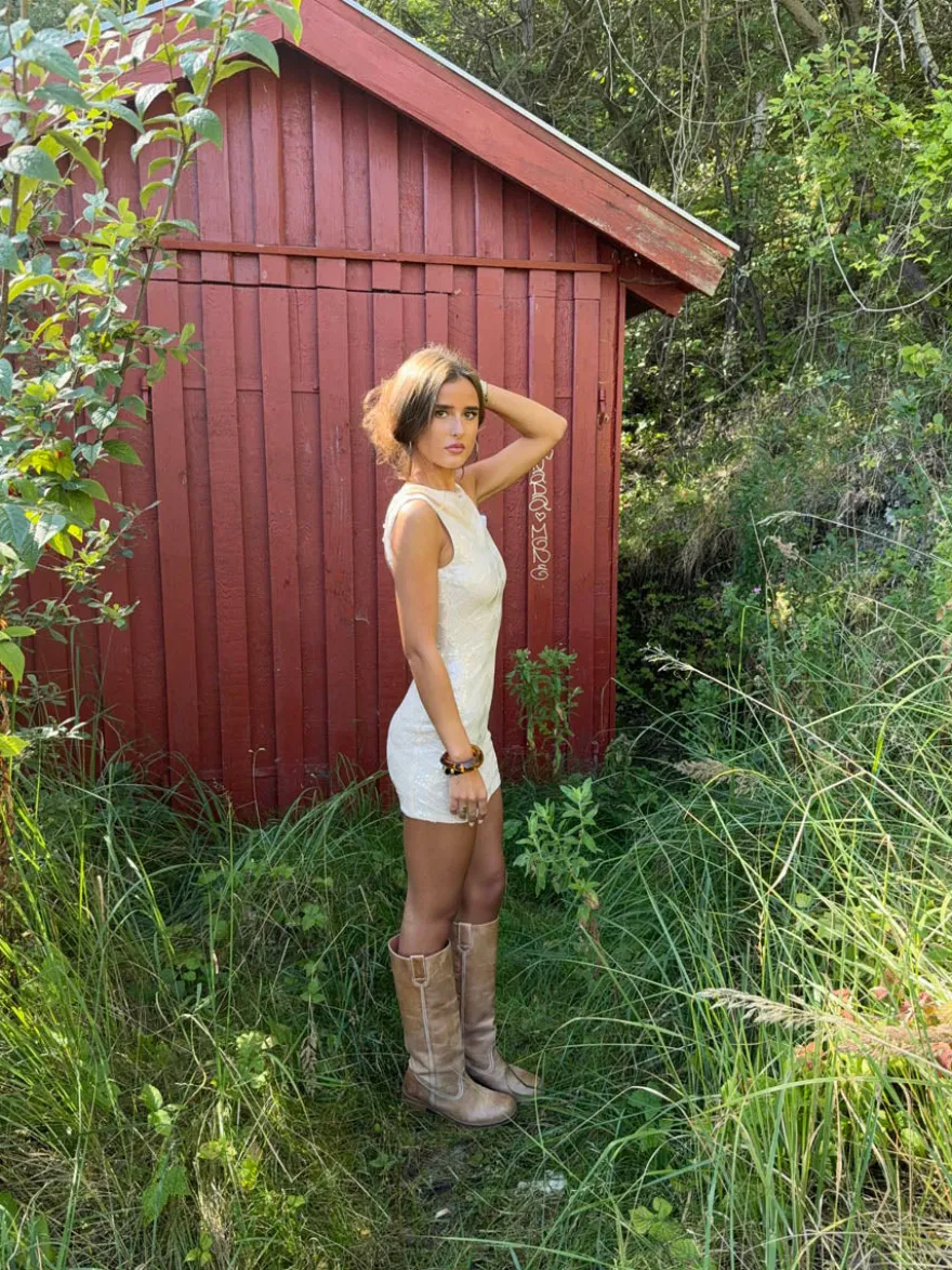 Design By Si Kasy minikjole med pallietter - Beige Best