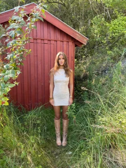 Design By Si Kasy minikjole med pallietter - Beige Best