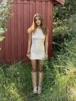 Design By Si Kasy minikjole med pallietter - Beige Best