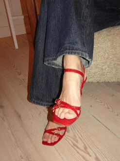 Design By Si Katianna hæle med spændedetaljer - Rød Outlet