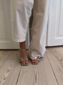 Design By Si Katianna hæle med spændedetaljer - Pastelgrøn Discount