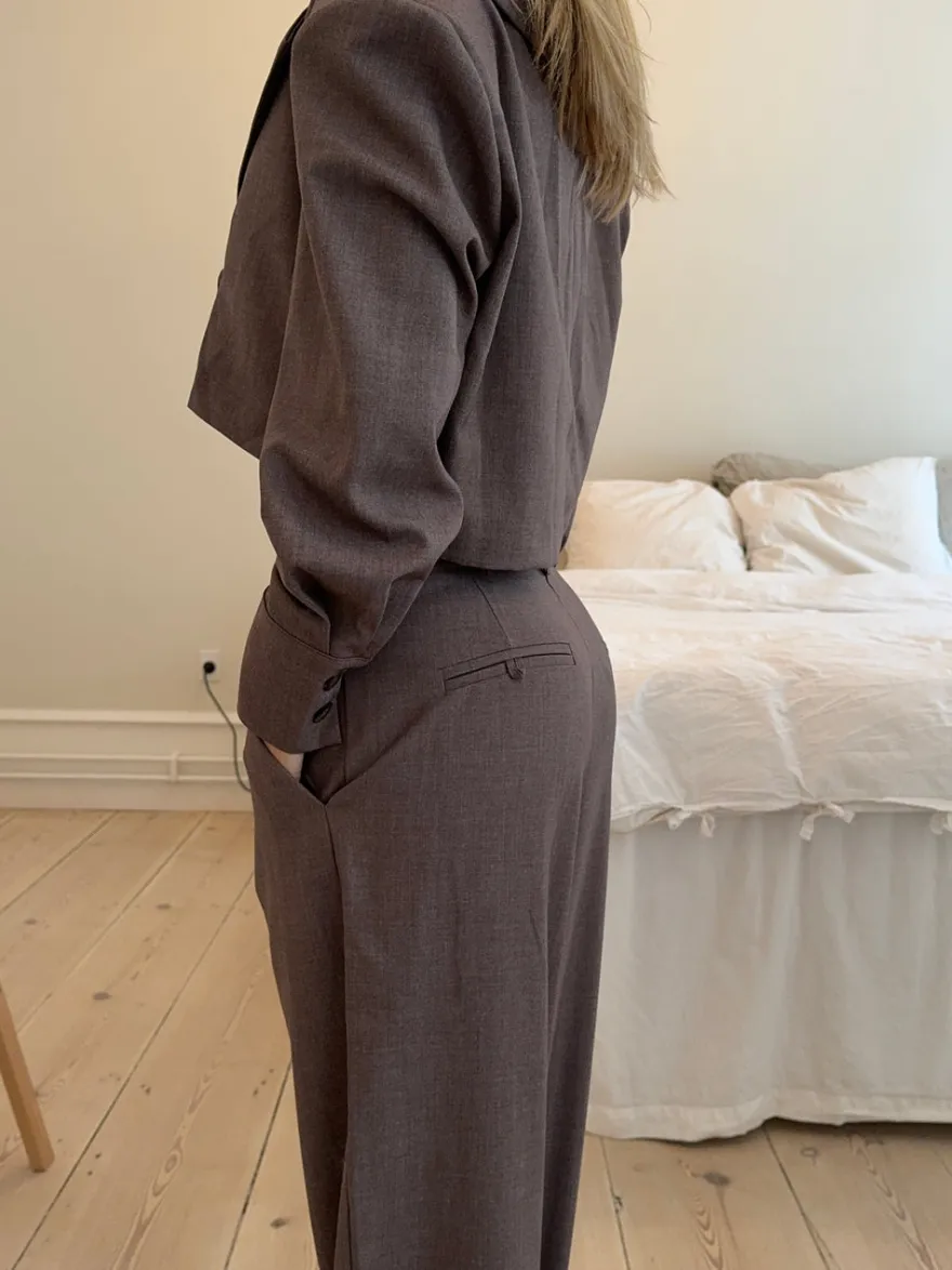 Design By Si Katrine suitbukser med detaljer - Brun melange Discount