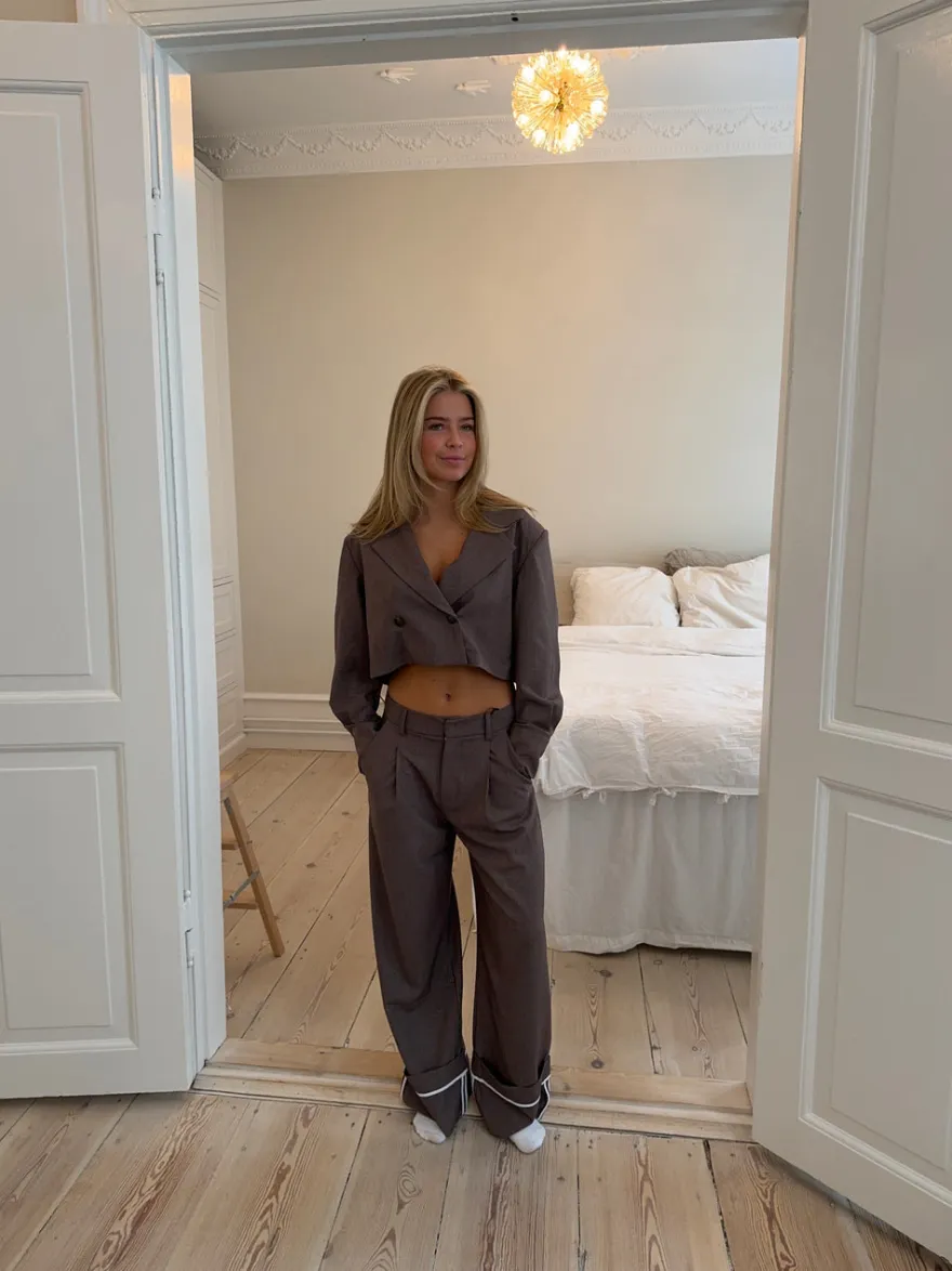 Design By Si Katrine suitbukser med detaljer - Brun melange Discount