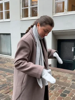 Design By Si Kehlani halstørklæde i strik - Lys grå Best