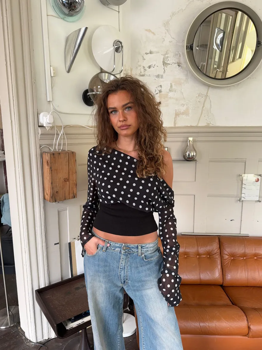 Design By Si Kimmie langærmet bluse med polkaprikker - Sort/hvid Sale