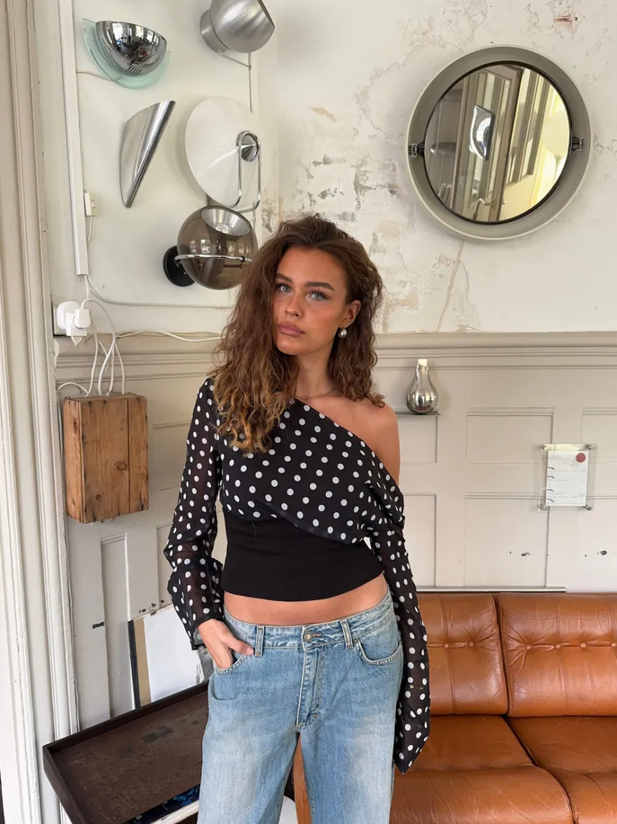 Design By Si Kimmie langærmet bluse med polkaprikker - Sort/hvid Sale