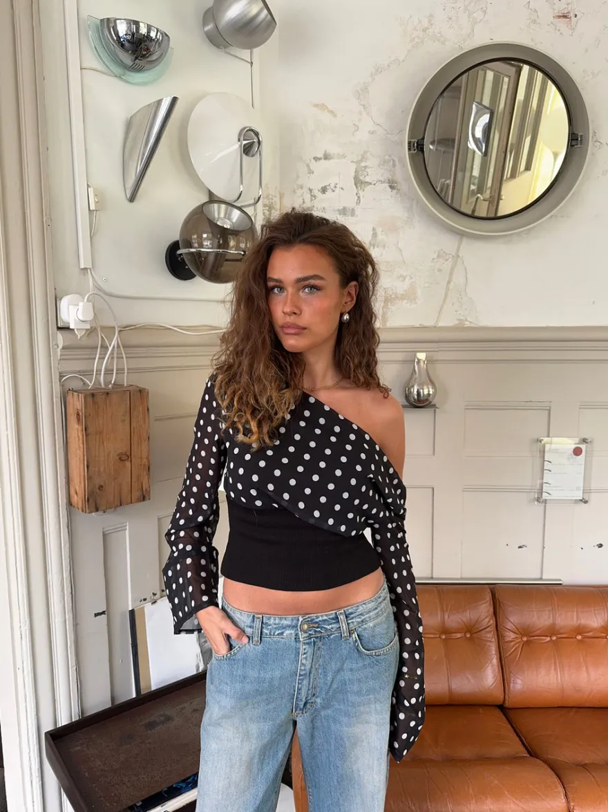 Design By Si Kimmie langærmet bluse med polkaprikker - Sort/hvid Sale