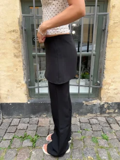 Design By Si Kira bukser med slå om detalje - Sort Discount