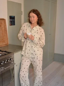 Design By Si Kyla pyjamasskjorte med halvmåner - Beige Clearance