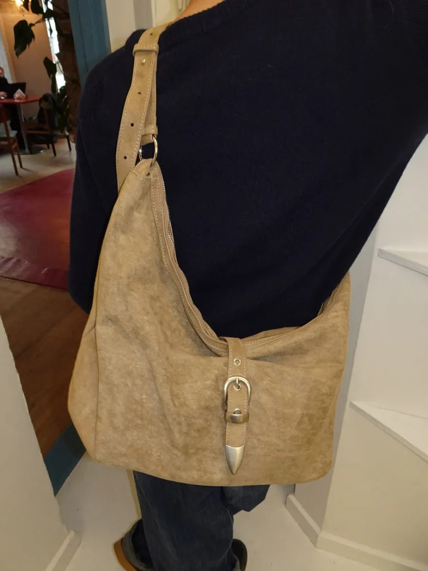 Design By Si Kyle skuldertaske i ruskind - Brun Outlet