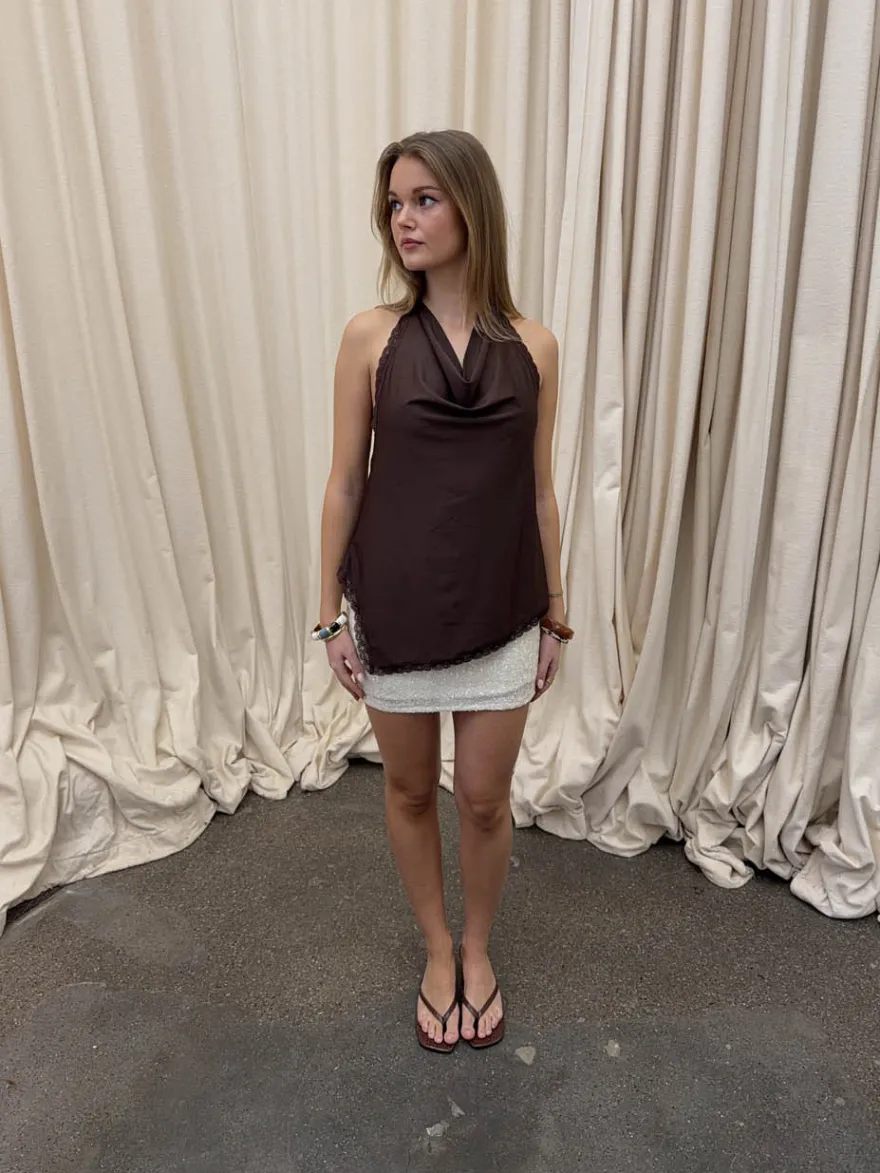 Design By Si Laticha halterneck top med blonder - Brun Clearance