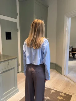 Design By Si Lavinia stribet cropped skjorte - Blå/hvid Hot