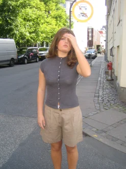Design By Si Leonie top med knapper - Grå Hot