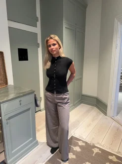 Design By Si Leonie top med knapper - Sort Sale