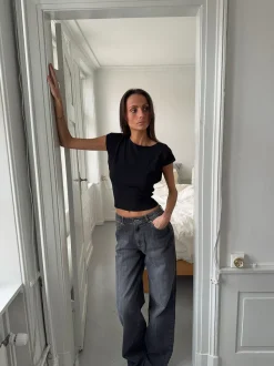 Design By Si Lilu figursyet top - Sort Online