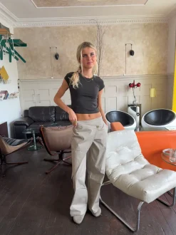 Design By Si Lilyena bukser med asymmetrisk omslag - Beige Online
