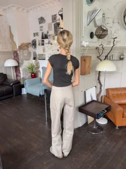 Design By Si Lilyena bukser med asymmetrisk omslag - Beige Online