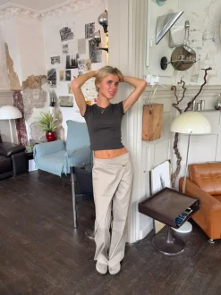 Design By Si Lilyena bukser med asymmetrisk omslag - Beige Online