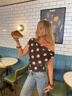 Design By Si Lily top med polkaprikker - Brun/gul Sale