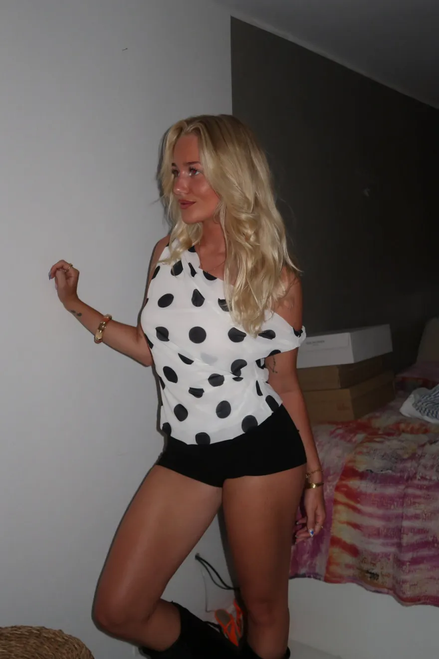 Design By Si Lily top med polkaprikker - Hvid/sort Best