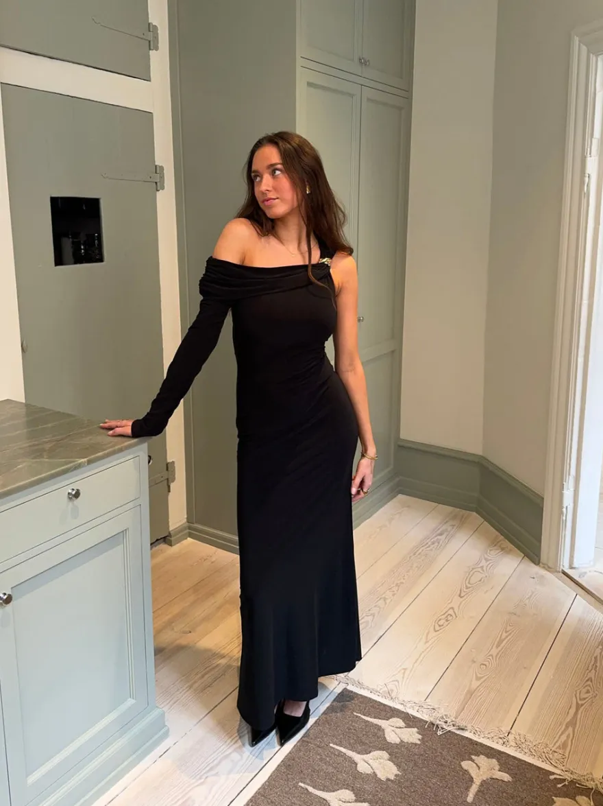 Design By Si Linea one shoulder kjole - Sort Outlet