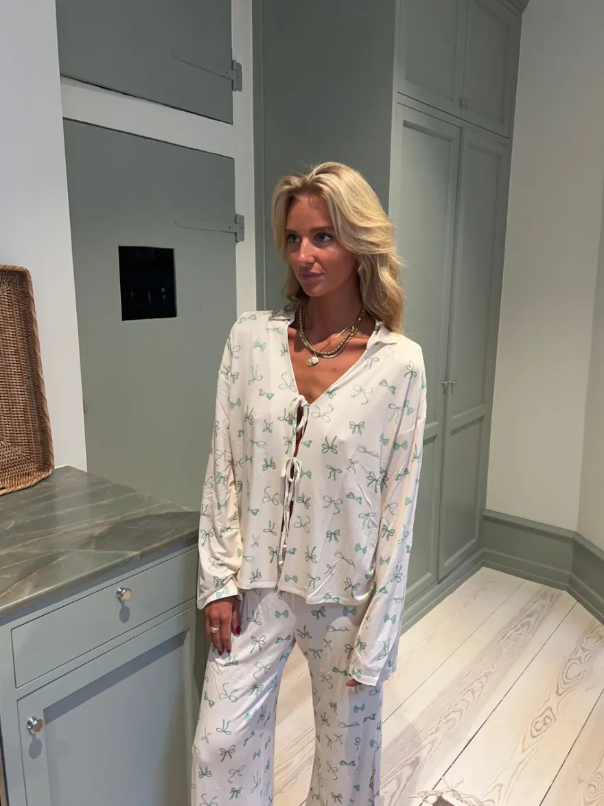 Design By Si Linnea pyjamasbluse med sløjfer - Off white Best