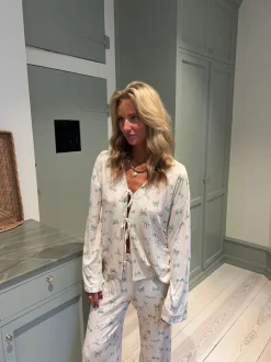 Design By Si Linnea pyjamasbluse med sløjfer - Off white Best