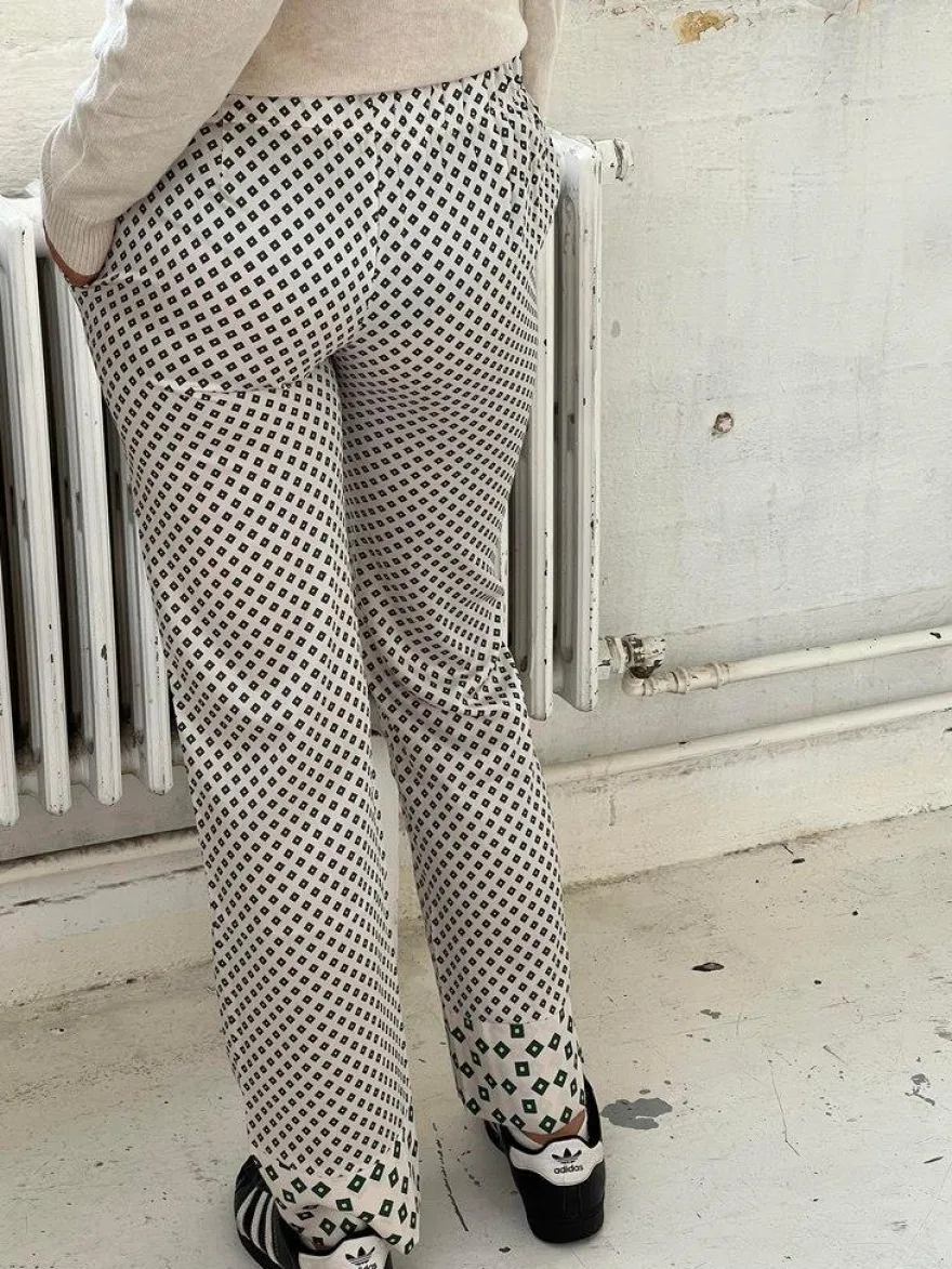 Design By Si Lona lavtaljet satin bukser - Off-white/grøn Clearance
