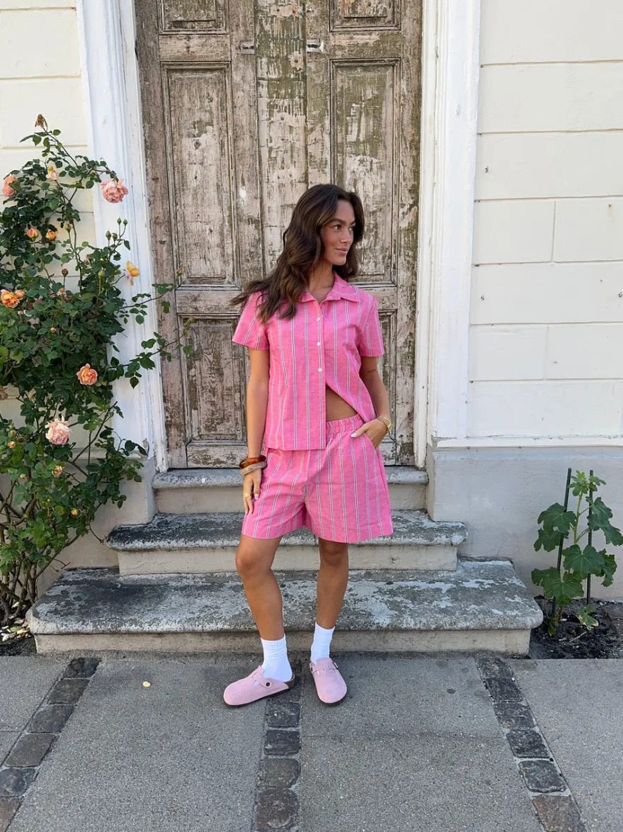 Design By Si Lula shorts med striber - Pink/hvid/sort Sale