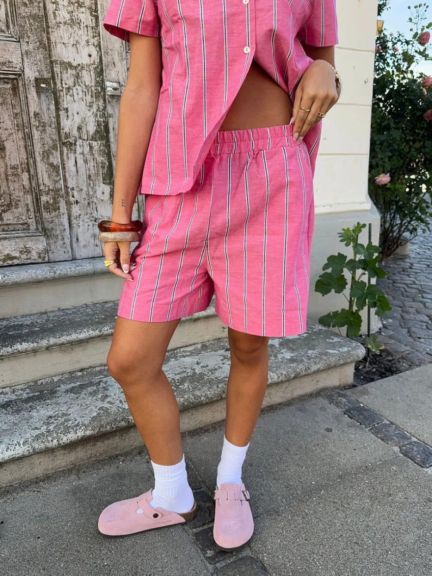 Design By Si Lula shorts med striber - Pink/hvid/sort Sale