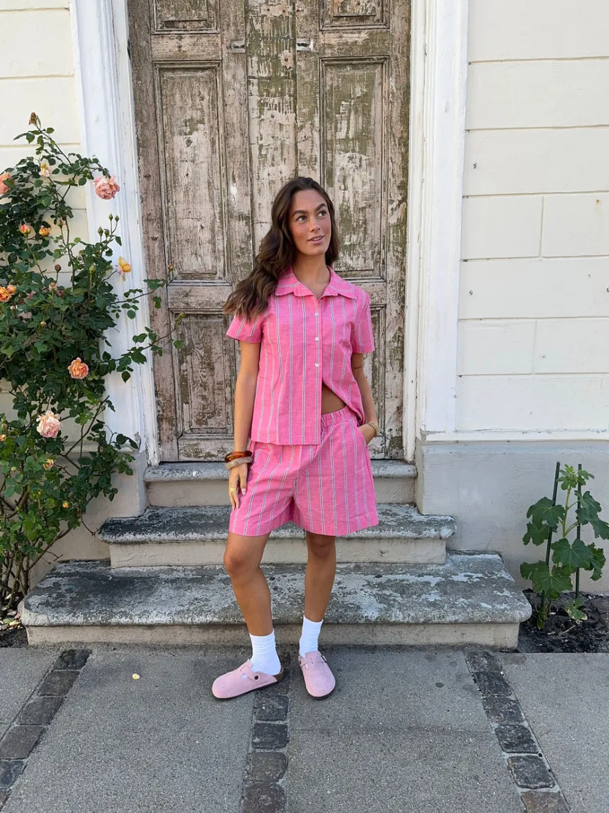 Design By Si Lula shorts med striber - Pink/hvid/sort Sale