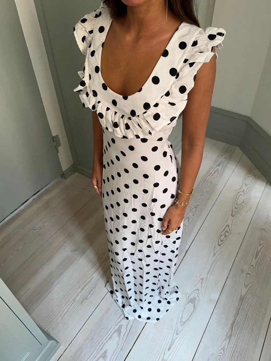 Design By Si Luna kjole med polkaprikker - Off white/sort Outlet