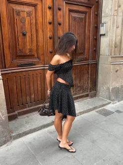 Design By Si Lyanne asymetrisk top med polkaprikker - Sort/hvid Outlet