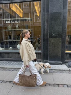 Design By Si Lyra taske med nitter - Brun Clearance