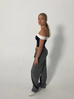 Design By Si Maisy off shoulder top - Navy Outlet