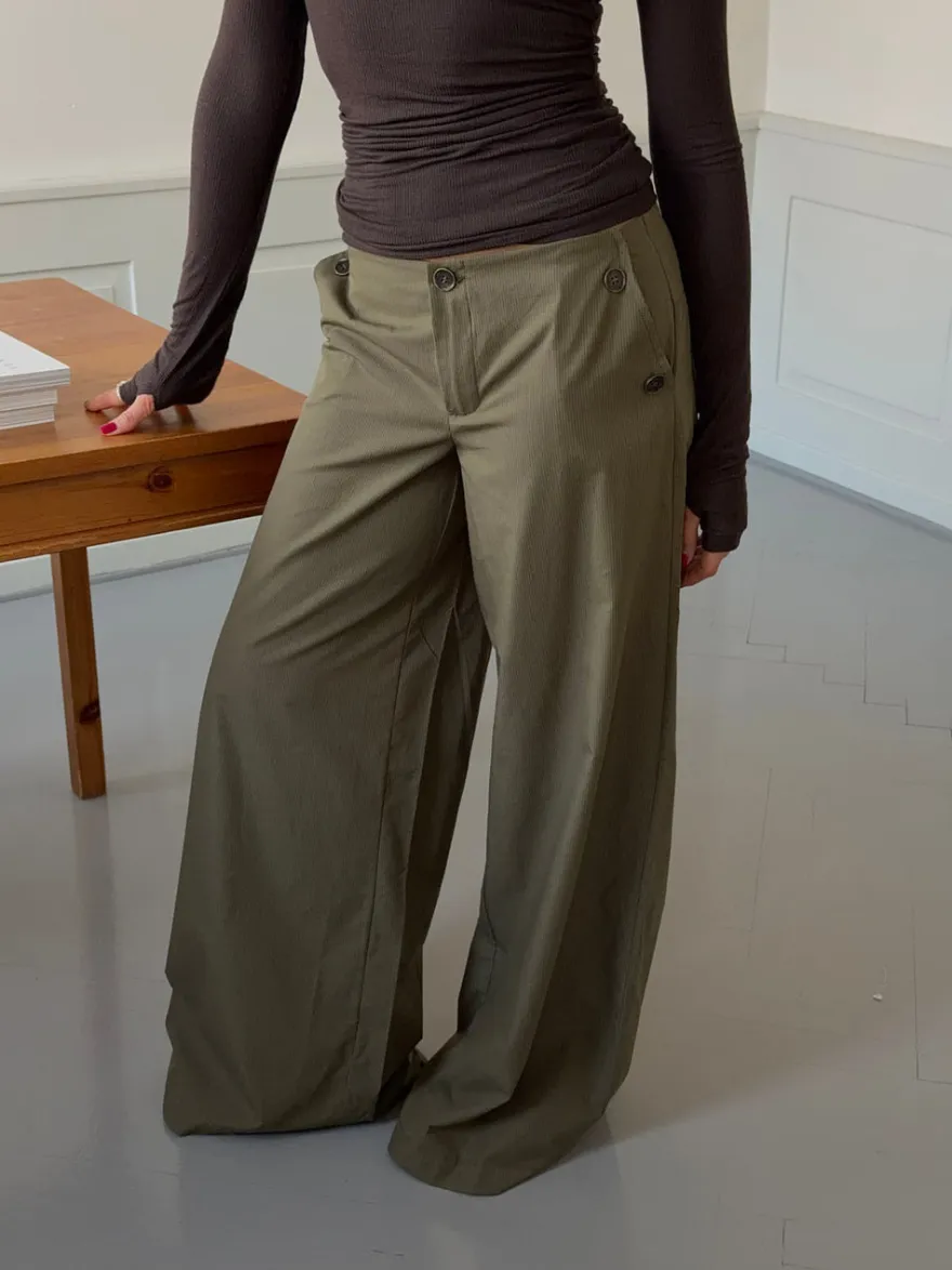 Design By Si Maluna bukser med nålestriber - Kaki Online