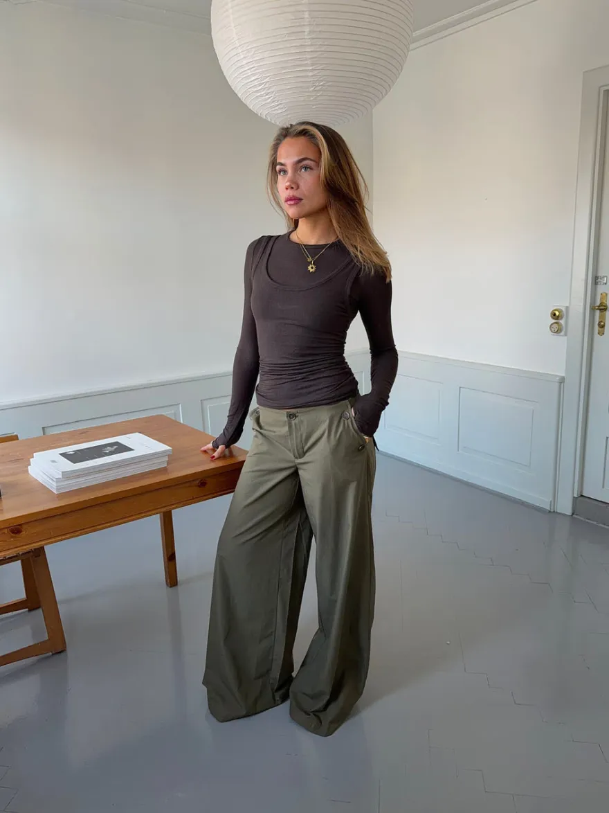 Design By Si Maluna bukser med nålestriber - Kaki Online