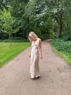 Design By Si Marielle kjole med blomster - Beige Clearance