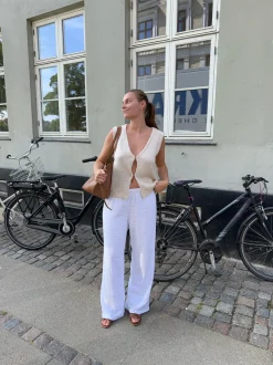 Design By Si Mathilde Ravn bukser med småt broderi - Hvid Online