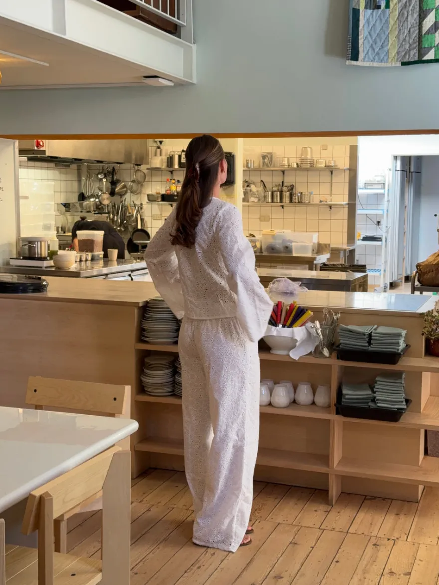Design By Si Mathilde Ravn bukser med stort broderi - Hvid