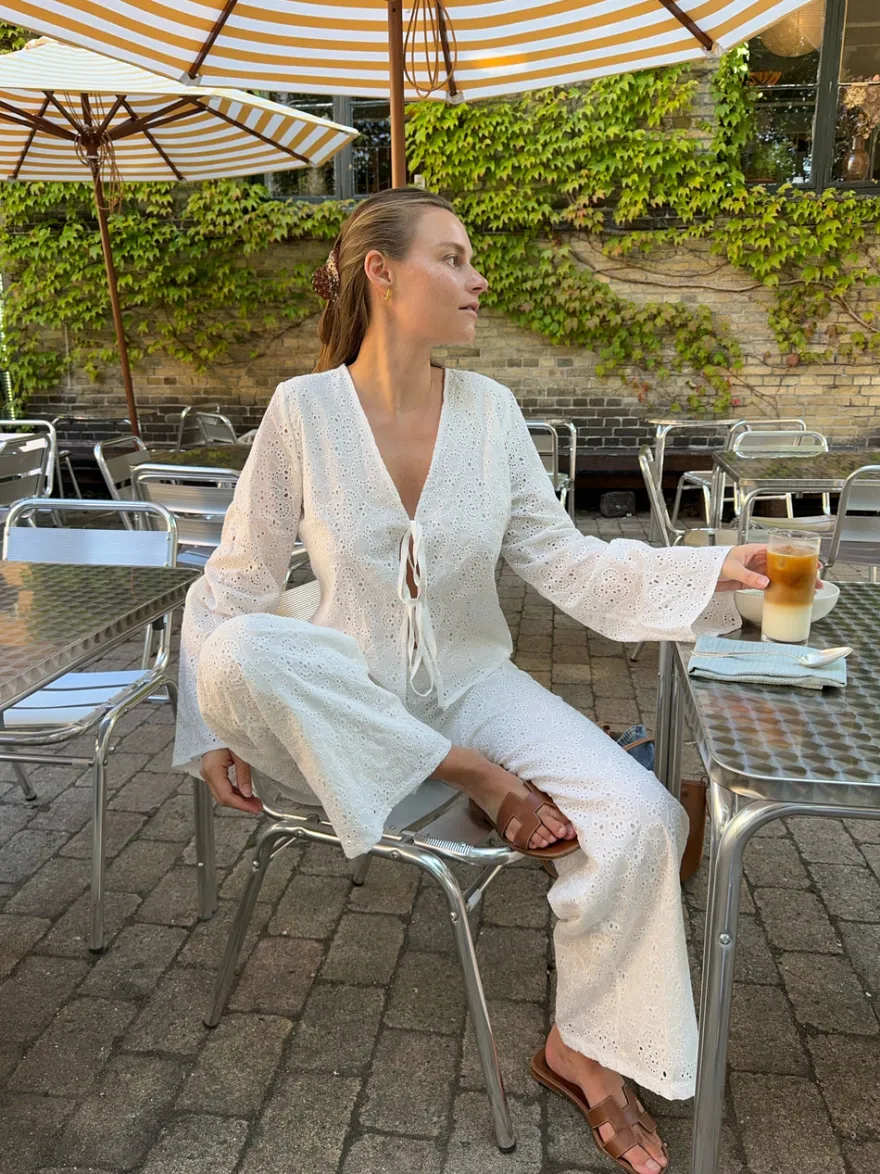 Design By Si Mathilde Ravn bukser med stort broderi - Hvid