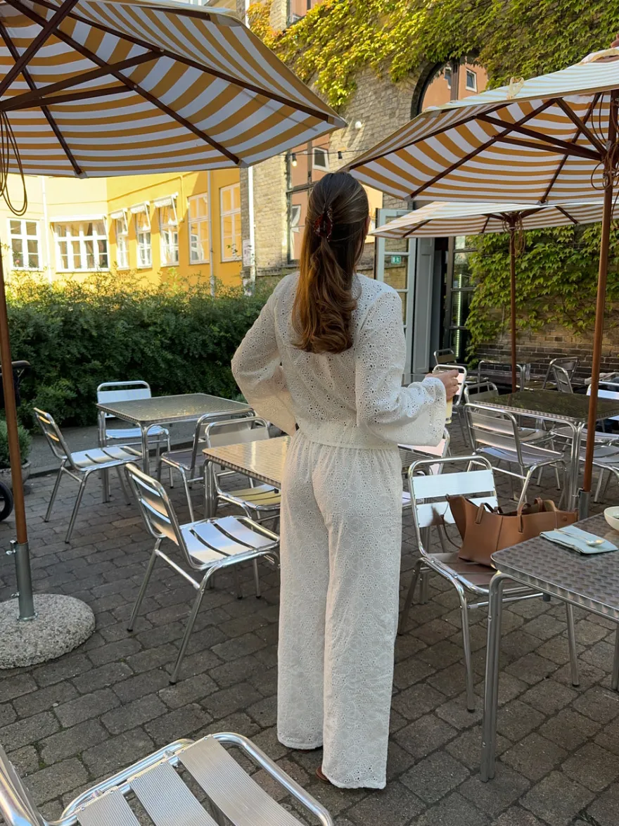 Design By Si Mathilde Ravn bukser med stort broderi - Hvid