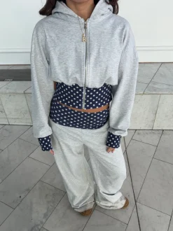Design By Si May hoodie med polkaprikker - Grå/navy/hvid Online