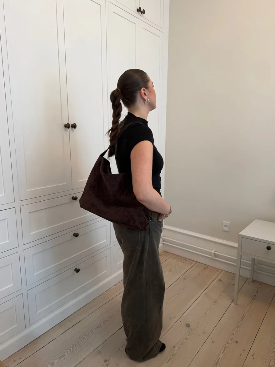 Design By Si Mecca skuldertaske i ruskind - Mørk brun New