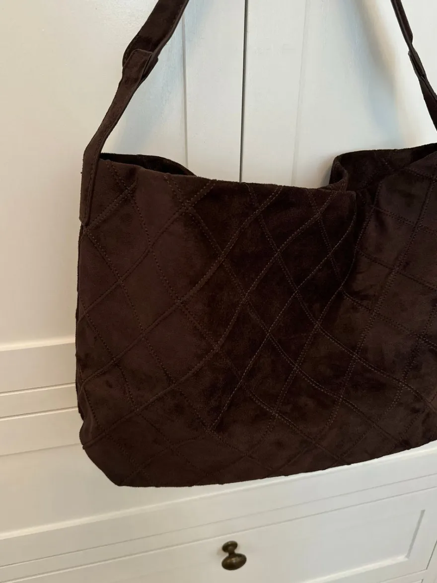 Design By Si Mecca skuldertaske i ruskind - Mørk brun New