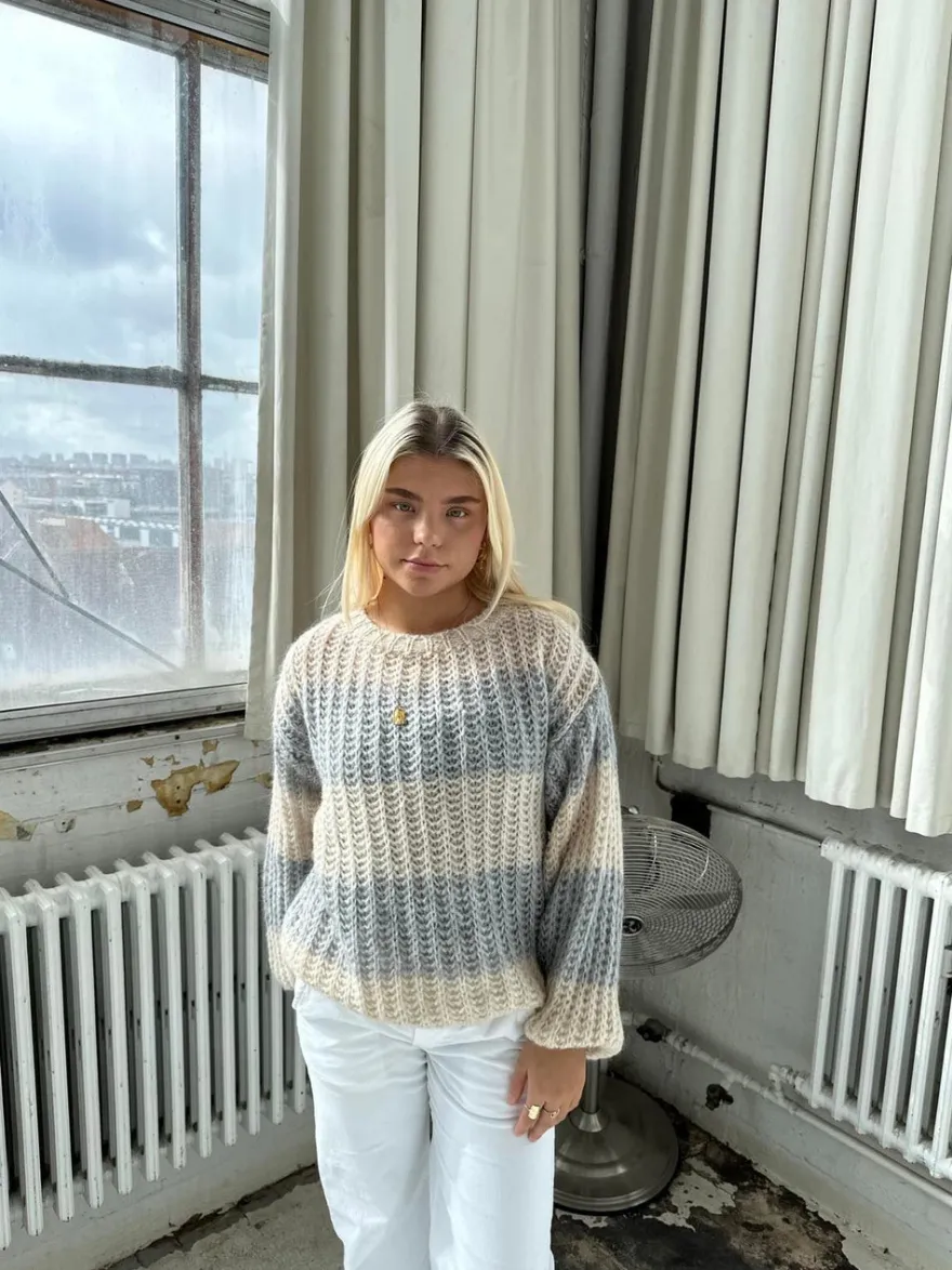Design By Si Melly striktrøje med striber - Beige/grå Sale