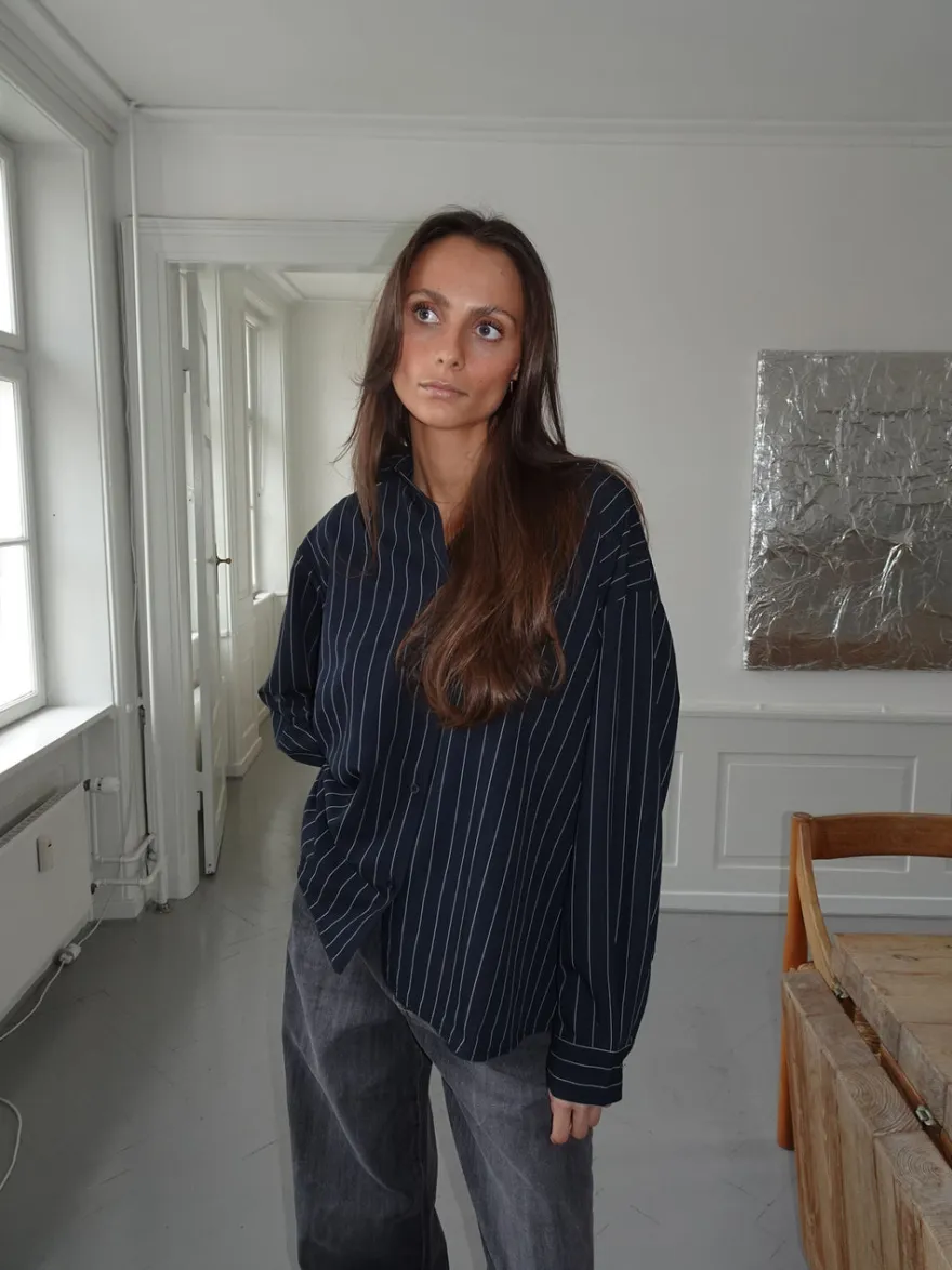 Design By Si Miki stribet skjorte med åben ryg - Mørk navy Sale