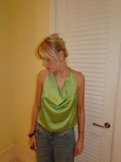 Design By Si Milena halterneck top i satin - Grøn Online