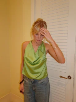 Design By Si Milena halterneck top i satin - Grøn Online